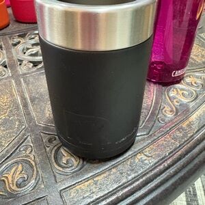 Rtic black insulated can colster, fits regular beer and soda can. Bnnu.